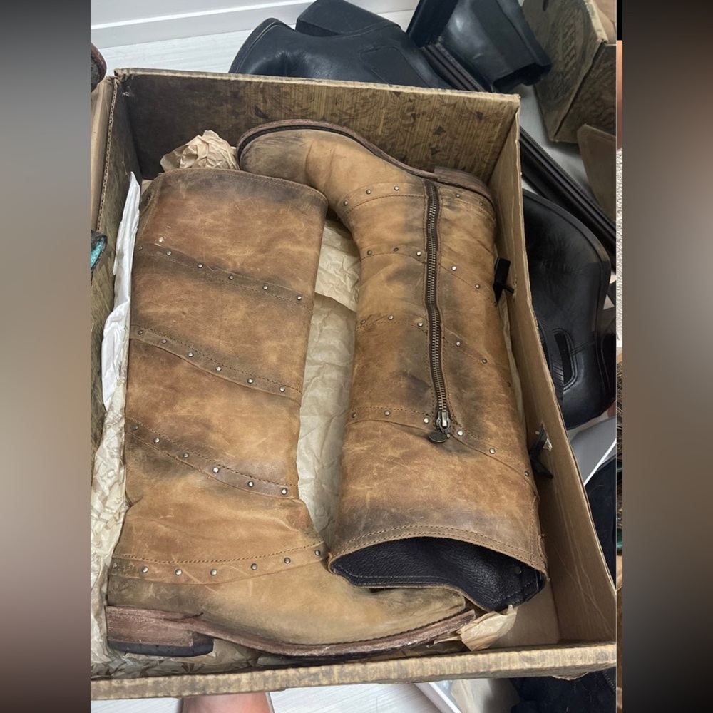 Liberty Black Round Toe Boots 7